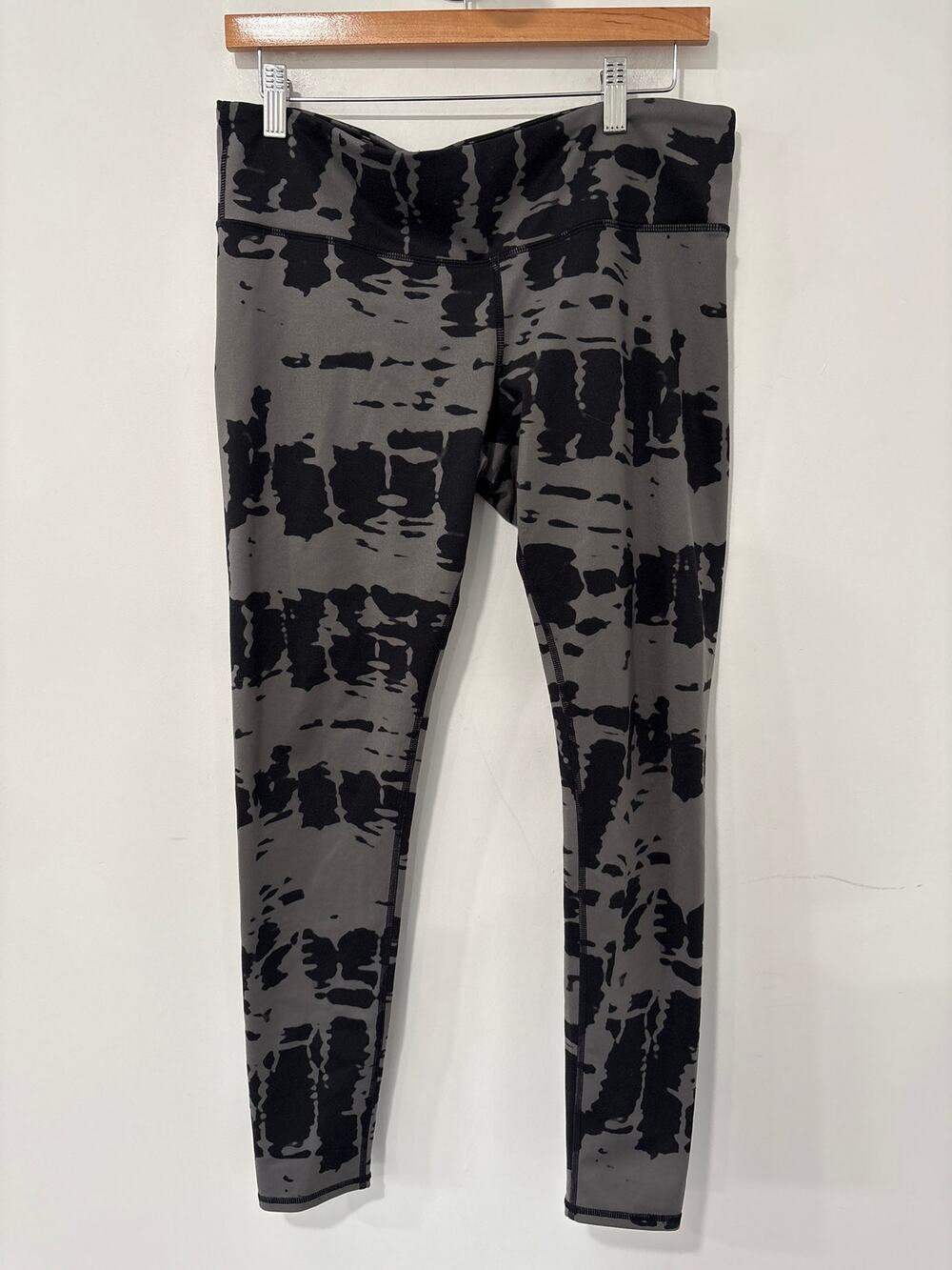 ALO Leggings Pattern Print Black & Gray Size L